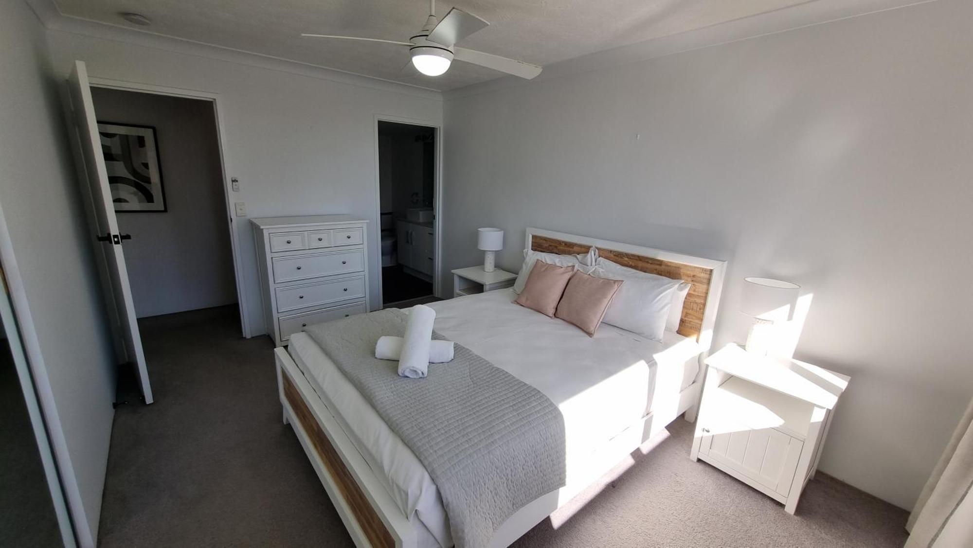 Breakers North Absolute Beachfront Apartments - Official Gold Coast Exterior photo